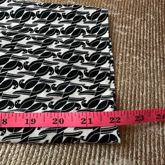 TALBOTS Petites Black White Parrot Print Capris | Size 10P - Picture 10 of 10